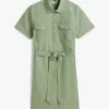Vestido camisa utilitário de manga curta com cinto Vestido camisa utilitário de manga curta com cinto
