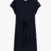 Vestido de Algodão Elástico com Cinto Vestido de Algodão Elástico com Cinto
