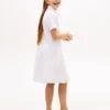 Vestido de camisa com ilhós bordados para criança
