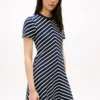 Vestido em malha interlock com riscas em ziguezague Vestido em malha interlock com riscas em ziguezague