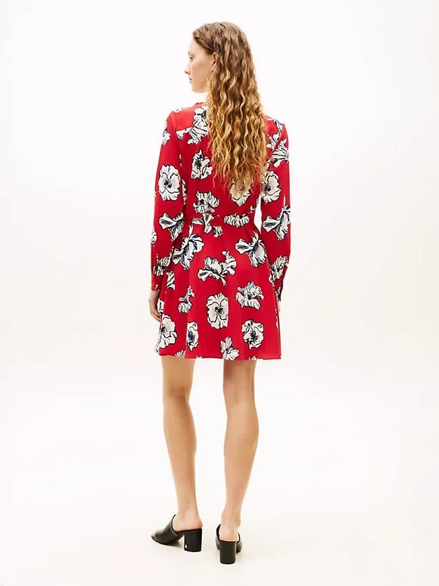Vestido envolvente em crepe com estampado floral Vestido envolvente em crepe com estampado floral
