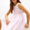 Vestido infantil com bordados e ilhós