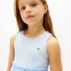 Vestido infantil com bordados e ilhós
