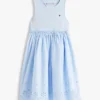 Vestido infantil com bordados e ilhós