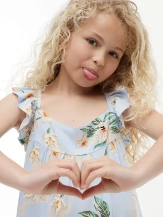 Vestido infantil com folhos e estampado floral