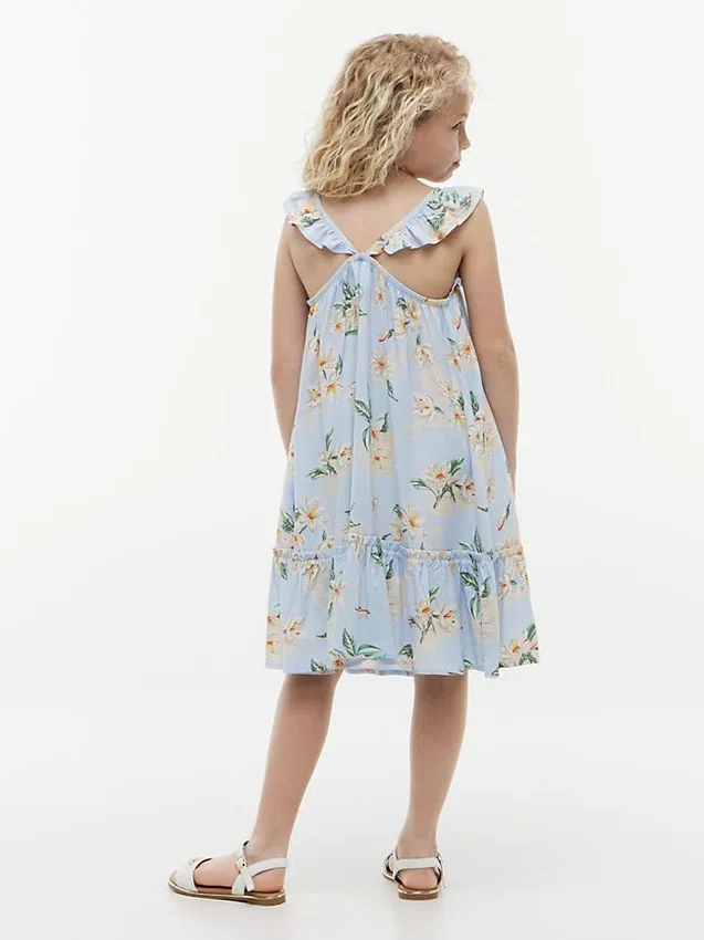 Vestido infantil com folhos e estampado floral Vestido infantil com folhos e estampado floral