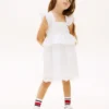 Vestido infantil com folhos e ilhós bordados