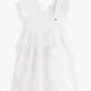 Vestido infantil com folhos e ilhós bordados