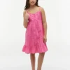 Vestido infantil com ilhós bordados