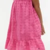 Vestido infantil com ilhós bordados