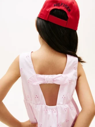Vestido infantil com laço bordado e ilhós