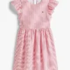 Vestido infantil às riscas em seersucker com mangas esvoaçantes