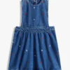 Vestido-jumpers de ganga com padrão floral para criança Vestido-jumpers de ganga com padrão floral para criança