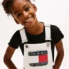 Vestido-macacão em Hilfiger Denim com emblema Hilfiger para criança Vestido-macacão em Hilfiger Denim com emblema Hilfiger para criança