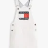 Vestido-macacão em Hilfiger Denim com emblema Hilfiger para criança Vestido-macacão em Hilfiger Denim com emblema Hilfiger para criança