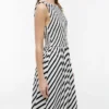 Vestido maxi de crepe franzido às riscas Vestido maxi de crepe franzido às riscas