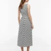 Vestido maxi de crepe franzido às riscas Vestido maxi de crepe franzido às riscas