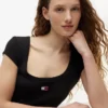 Vestido maxi Tommy Jeans em malha canelada Vestido maxi Tommy Jeans em malha canelada