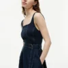 Vestido Midi com Cinto e Costura Contrastante