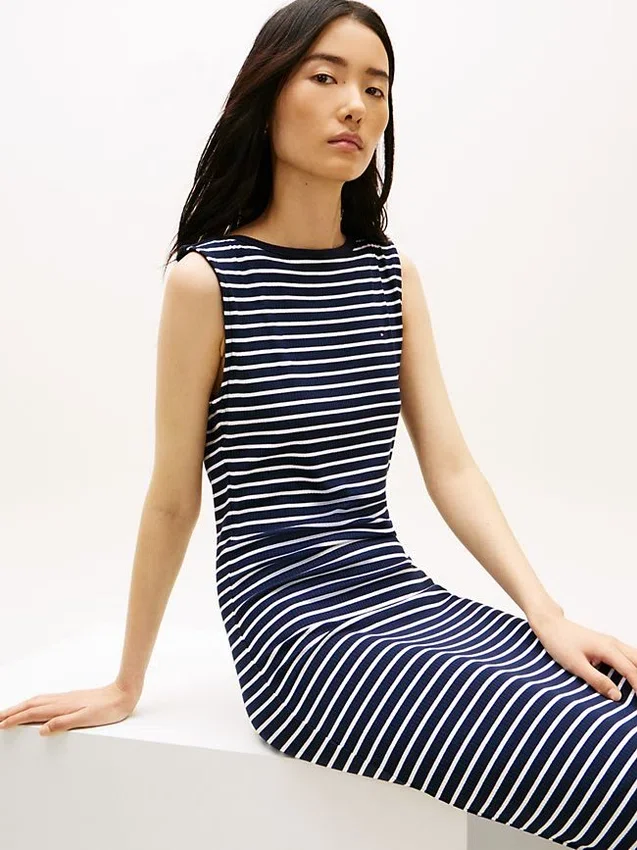 Vestido Midi de Gola Barco com Risca e Corte Justo Vestido Midi de Gola Barco com Risca e Corte Justo