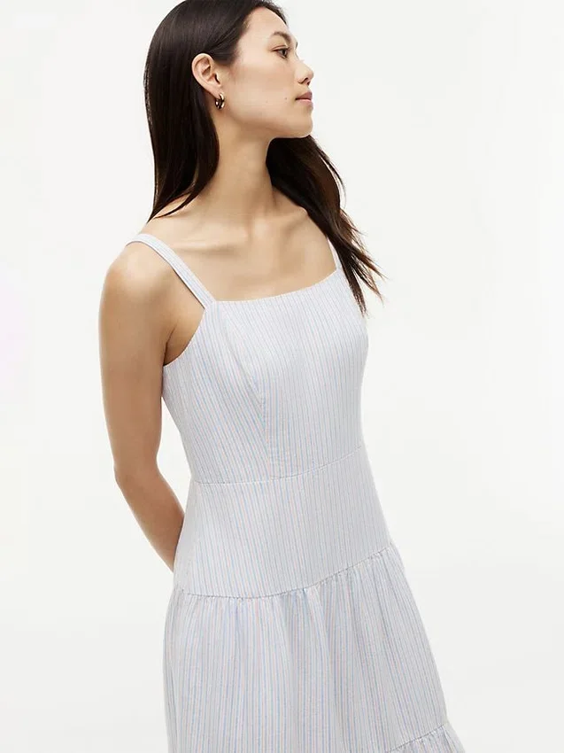 Vestido midi em mistura de linho com riscas e camadas Vestido midi em mistura de linho com riscas e camadas