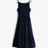 Vestido Midi em Seersucker com Camadas Vestido Midi em Seersucker com Camadas