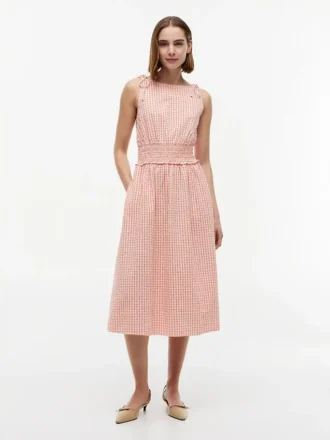 Vestido midi em xadrez seersucker franzido