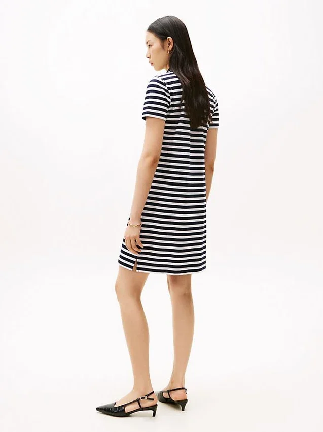 Vestido Polo de Risca com Corte Justo Vestido Polo de Risca com Corte Justo