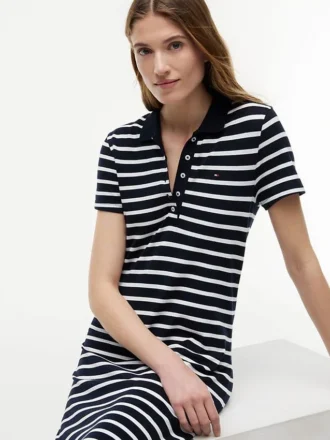 Vestido polo em piqué elástico às riscas