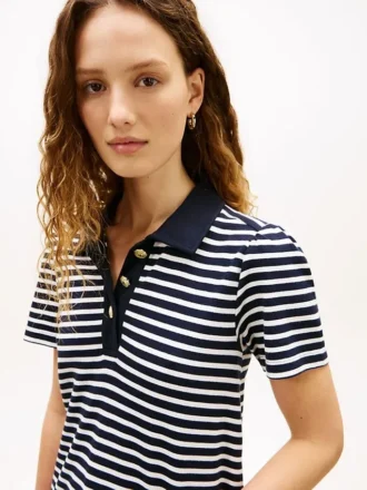 Vestido polo interlock às riscas com botões dourados