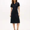 Vestido polo midi com cinto e detalhes em contraste Vestido polo midi com cinto e detalhes em contraste