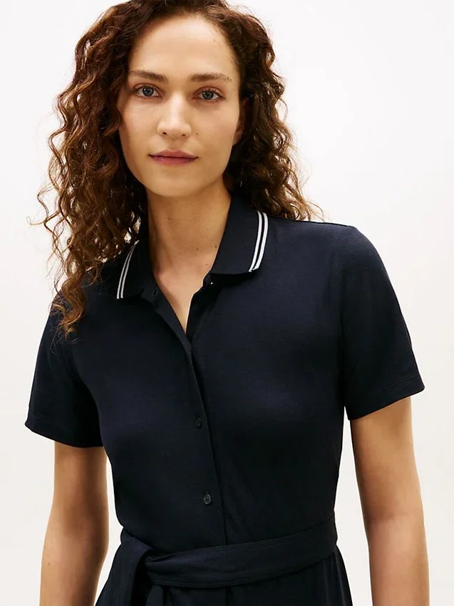 Vestido polo midi com cinto e detalhes em contraste Vestido polo midi com cinto e detalhes em contraste
