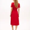 Vestido polo midi com cinto e detalhes em contraste Vestido polo midi com cinto e detalhes em contraste