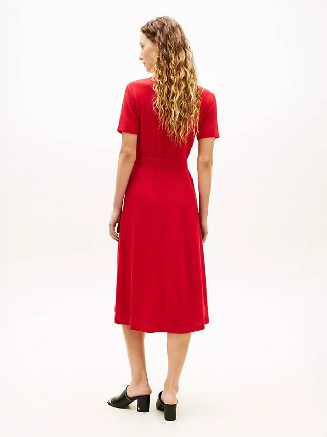 Vestido polo midi com cinto e detalhes em contraste Vestido polo midi com cinto e detalhes em contraste