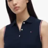 Vestido polo sem mangas em piqué elástico Vestido polo sem mangas em piqué elástico