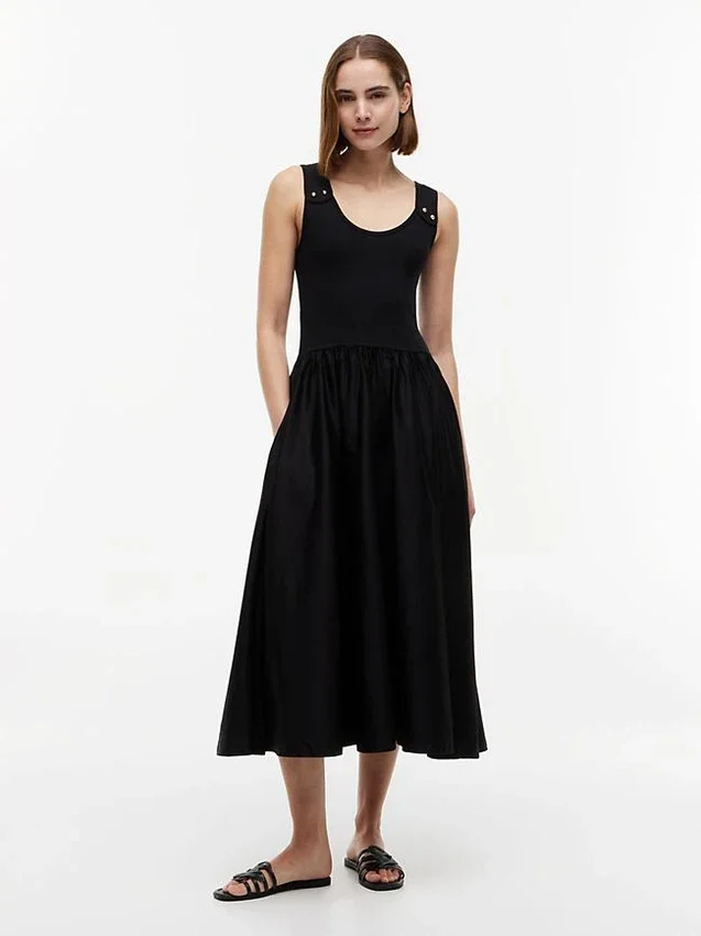 Vestido sem mangas com botões dourados Vestido sem mangas com botões dourados