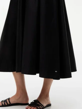 Vestido sem mangas com botões dourados