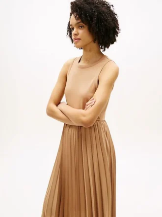 Vestido sem mangas plissado em tecido misto