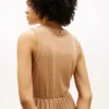 Vestido sem mangas plissado em tecido misto Vestido sem mangas plissado em tecido misto