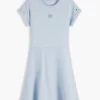 Vestido skater com logótipo de bandeira tonal para criança Vestido skater com logótipo de bandeira tonal para criança