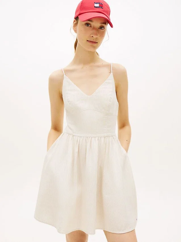 Vestido skater Tommy Jeans em mistura de linho Vestido skater Tommy Jeans em mistura de linho